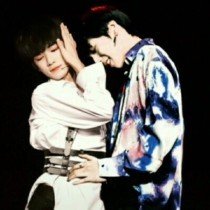 两女一男扑克决战到天亮